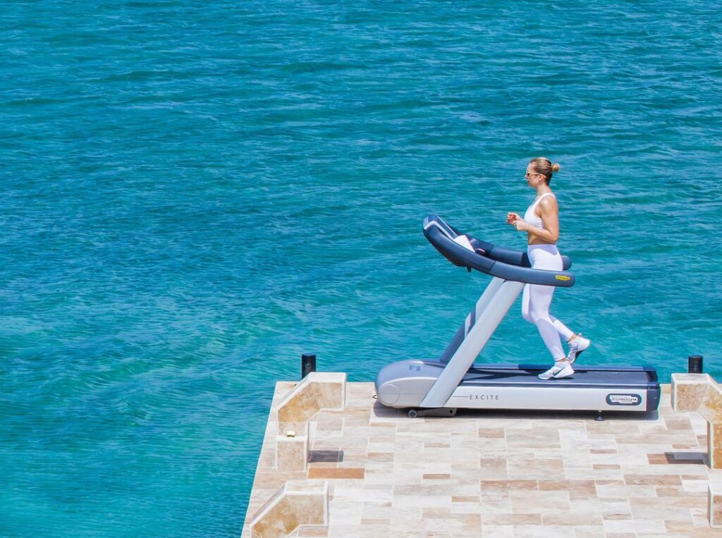 63ce9da31357be9ceb1d96df__pd25226w2560h2560rframe_3ff-p-1080