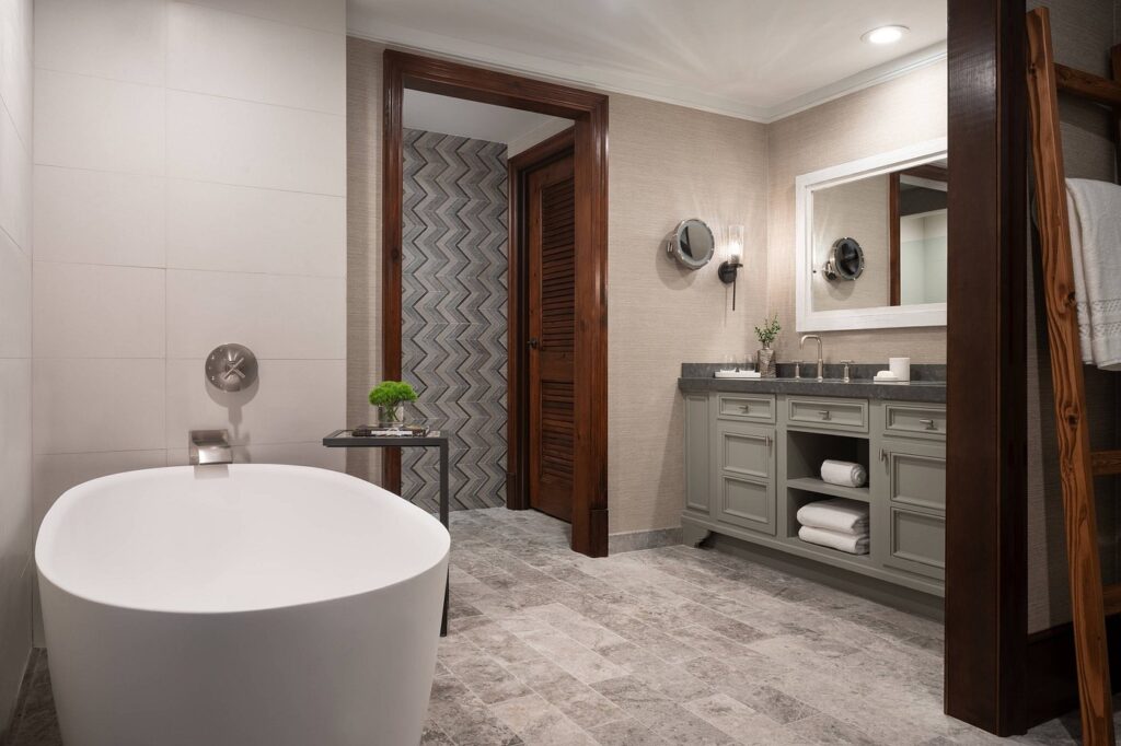 The-Ritz-Carlton-Reynolds-Lake-Oconee-suite-bathroom